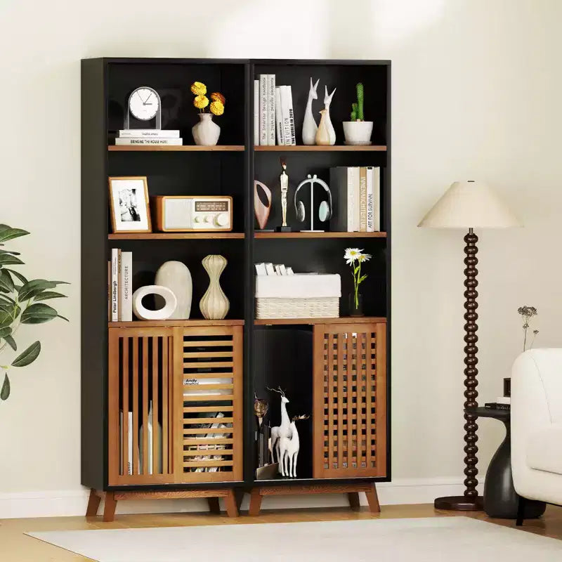 Étagère à 5 niveaux de 70 po avec étagère réglable réversible et portes coulissantes
