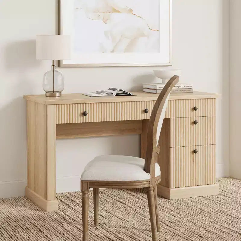 Bureau d'ordinateur cannelé de 137 cm avec rangement, bureau de direction moderne avec classeur et tiroirs, bureau d'écriture en bois