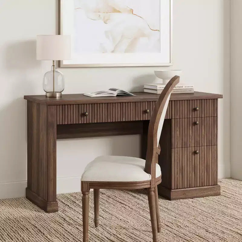 Bureau d'ordinateur cannelé de 137 cm avec rangement, bureau de direction moderne avec classeur et tiroirs, bureau d'écriture en bois